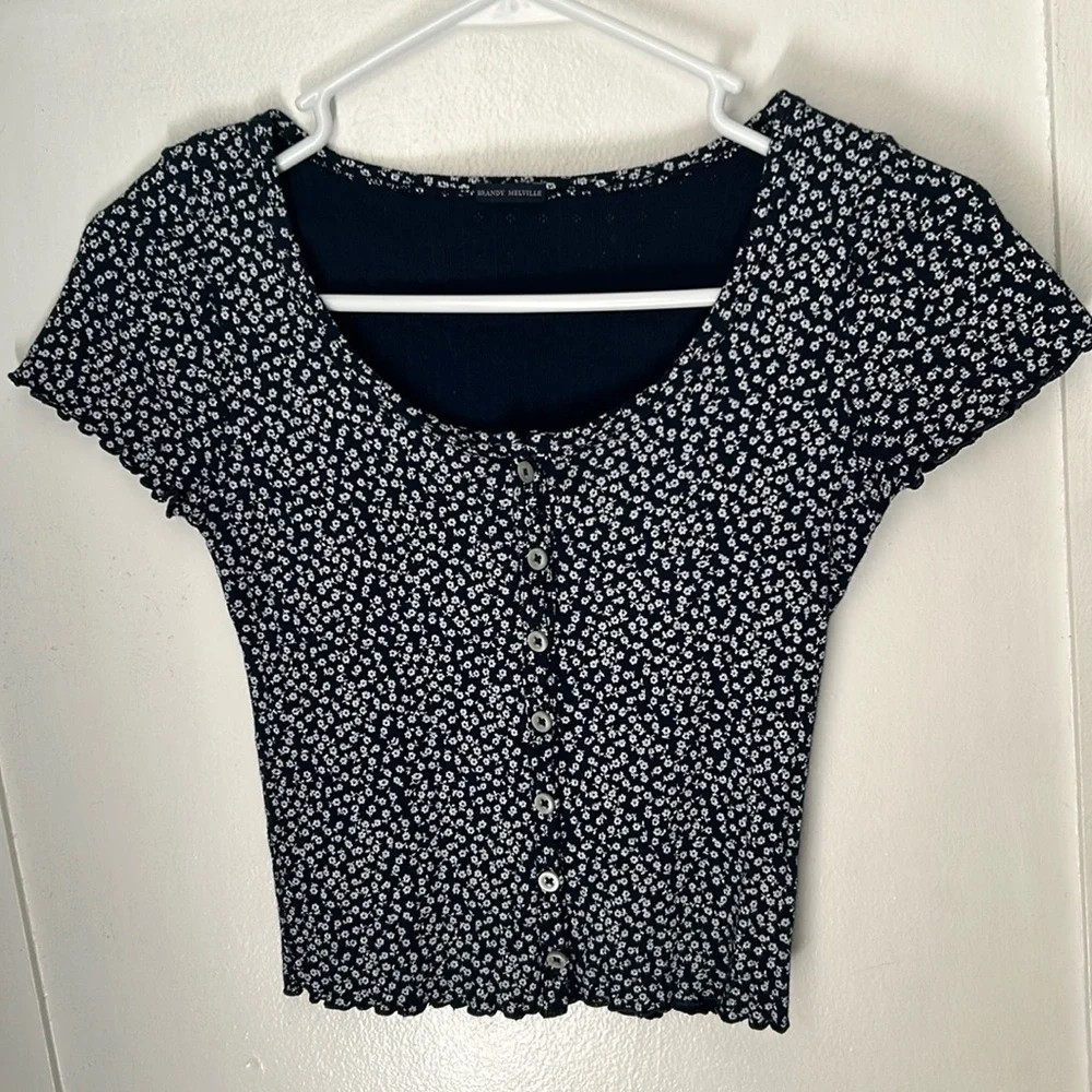 Brandy Melville baby tee - Picture 1 of 2